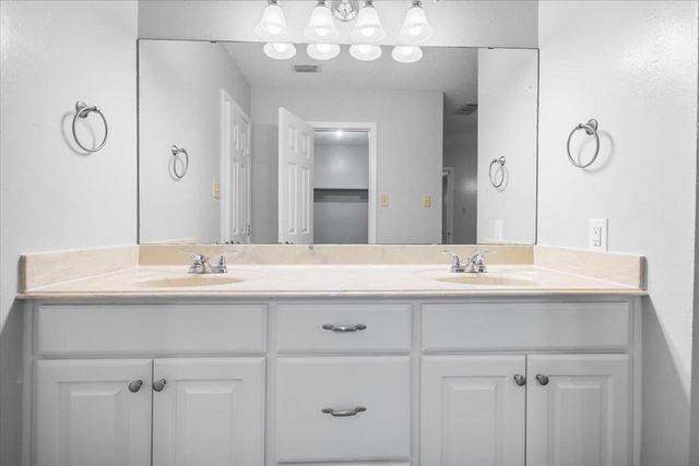 713 Wedgewood Lane, Longview, TX 75604