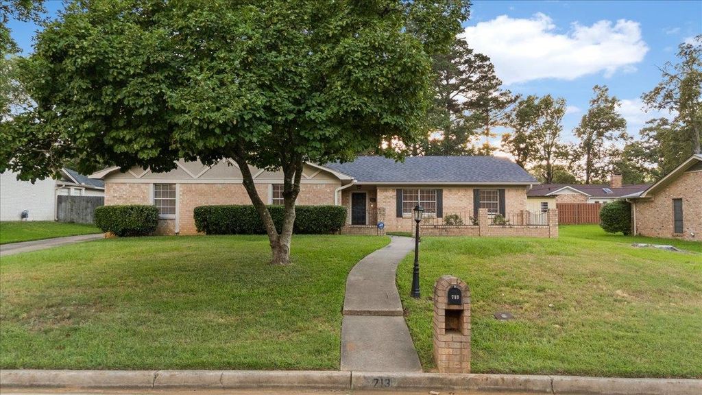713 Wedgewood Lane, Longview, TX 75604