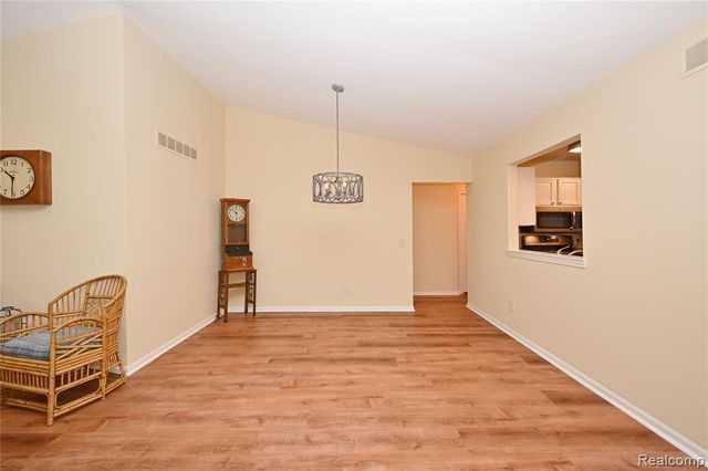 35285 Lone Pine Lane, Farmington Hills, MI 48335