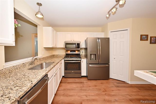 35285 Lone Pine Lane, Farmington Hills, MI 48335