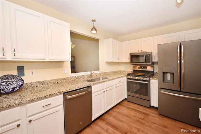 35285 Lone Pine Lane, Farmington Hills, MI 48335