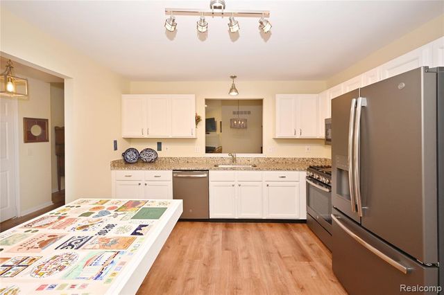 35285 Lone Pine Lane, Farmington Hills, MI 48335