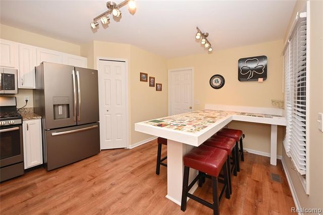 35285 Lone Pine Lane, Farmington Hills, MI 48335