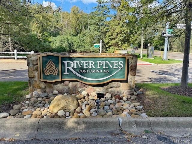 35285 Lone Pine Lane, Farmington Hills, MI 48335