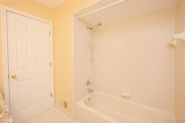35285 Lone Pine Lane, Farmington Hills, MI 48335