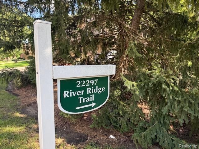 35285 Lone Pine Lane, Farmington Hills, MI 48335
