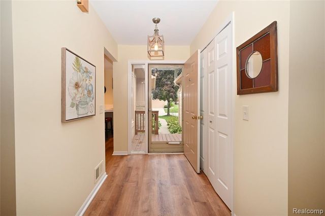 35285 Lone Pine Lane, Farmington Hills, MI 48335