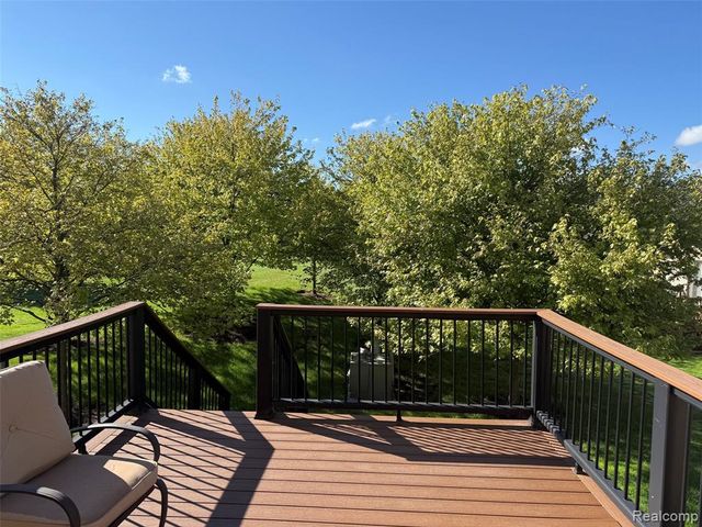 35285 Lone Pine Lane, Farmington Hills, MI 48335