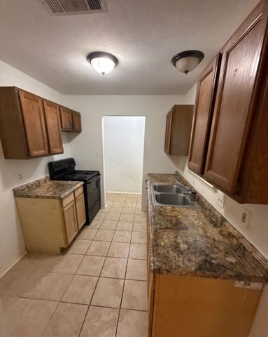 817 Oak Grove Lane, Royse City, TX 75189