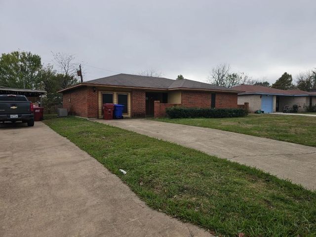 817 Oak Grove Lane, Royse City, TX 75189