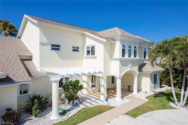 5208 SW 8th CT, Cape Coral, FL 33914