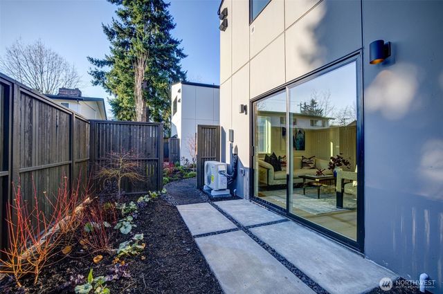 4411 S Holly Street, Seattle, WA 98118
