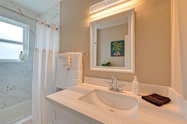 5330 Hialeah Drive, Houston, TX 77092