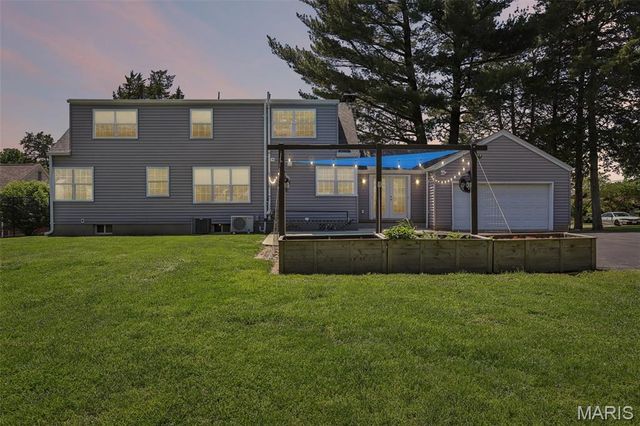 4709 Theiss Road, St Louis, MO 63128