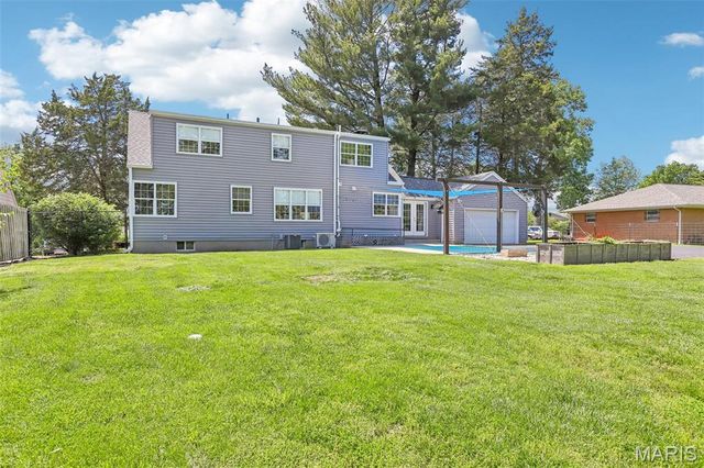 4709 Theiss Road, St Louis, MO 63128