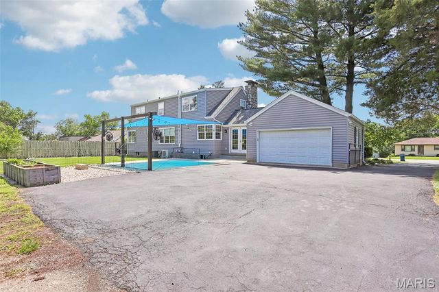4709 Theiss Road, St Louis, MO 63128