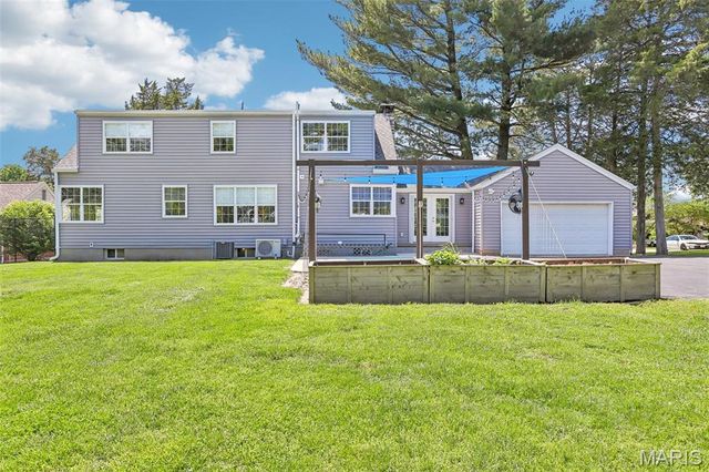 4709 Theiss Road, St Louis, MO 63128