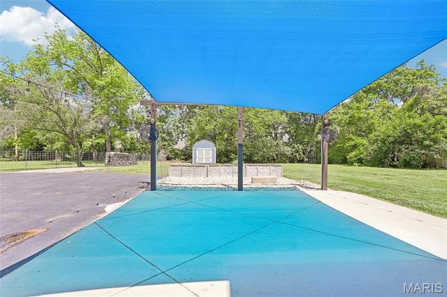 4709 Theiss Road, St Louis, MO 63128