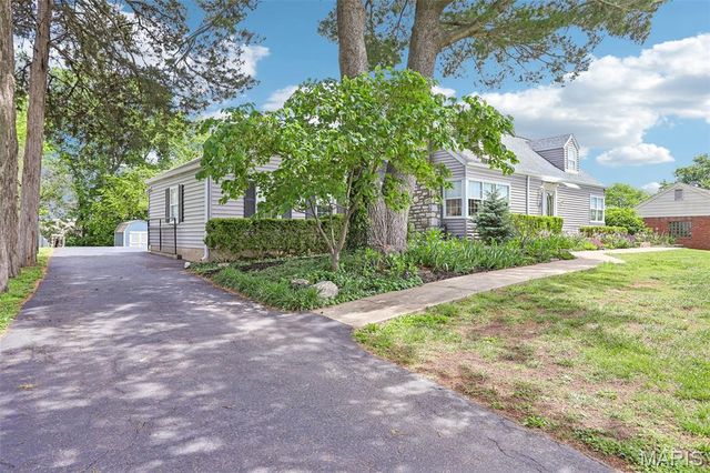 4709 Theiss Road, St Louis, MO 63128