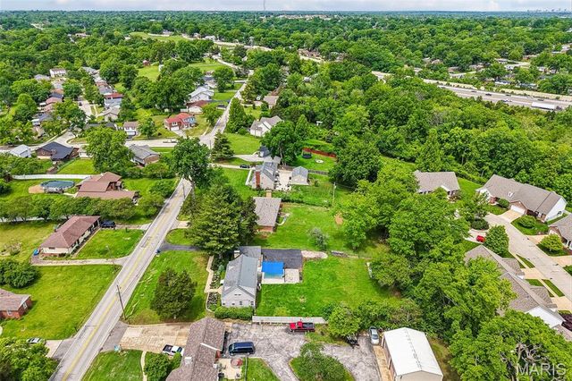 4709 Theiss Road, St Louis, MO 63128