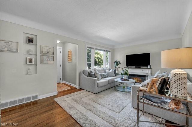 24103 Bruce Road, Bay Village, OH 44140