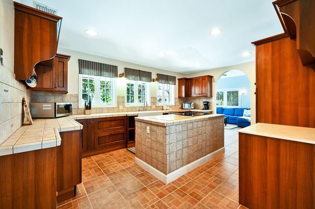 904 SE 12th Street, Deerfield Beach, FL 33441
