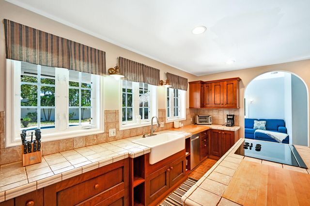 904 SE 12th Street, Deerfield Beach, FL 33441