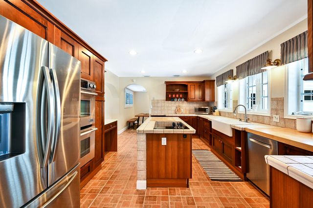 904 SE 12th Street, Deerfield Beach, FL 33441