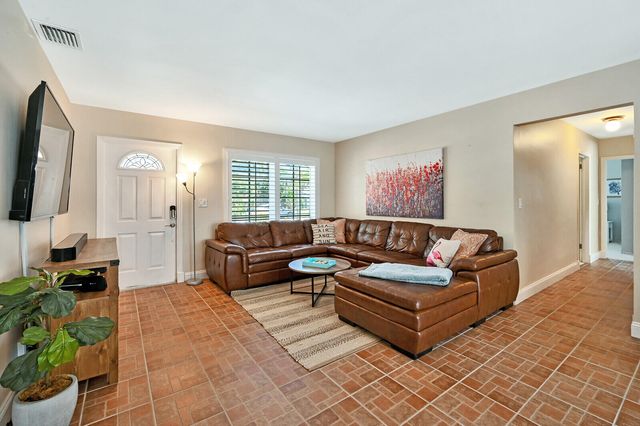 904 SE 12th Street, Deerfield Beach, FL 33441