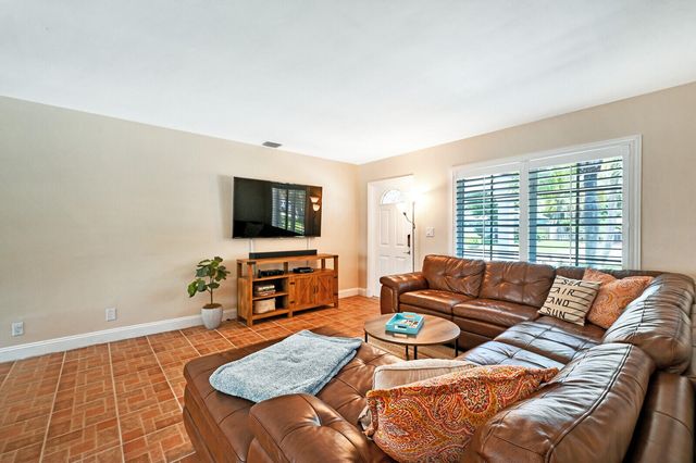 904 SE 12th Street, Deerfield Beach, FL 33441