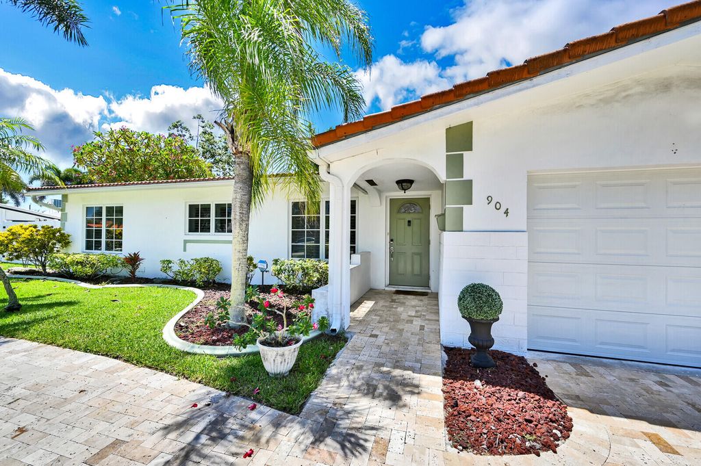 904 SE 12th Street, Deerfield Beach, FL 33441