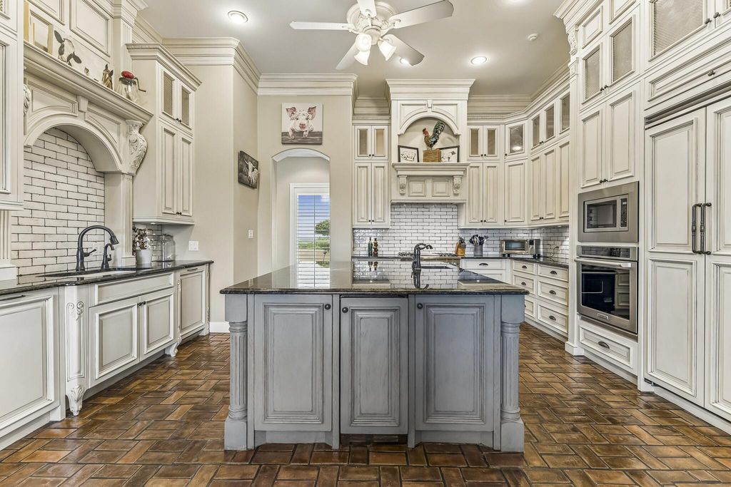 Image 11 of property listing at 15901 Fm 2402, Paint Rock, TX 76866