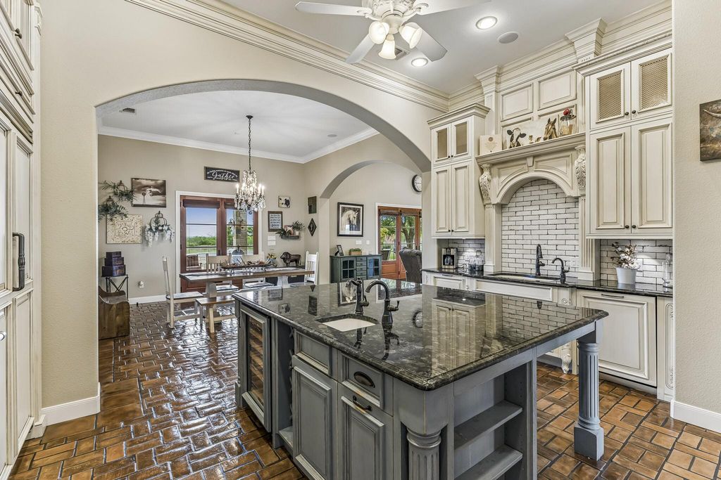 Image 15 of property listing at 15901 Fm 2402, Paint Rock, TX 76866