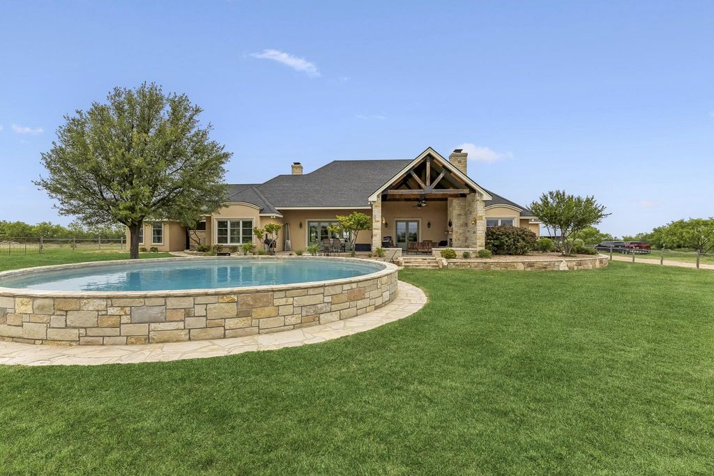 Image 3 of property listing at 15901 Fm 2402, Paint Rock, TX 76866