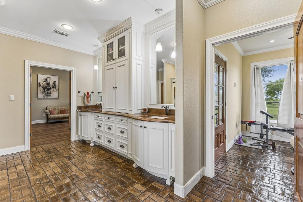 Image 30 of property listing at 15901 Fm 2402, Paint Rock, TX 76866