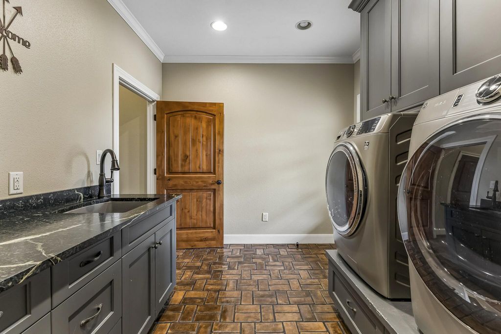 Image 37 of property listing at 15901 Fm 2402, Paint Rock, TX 76866