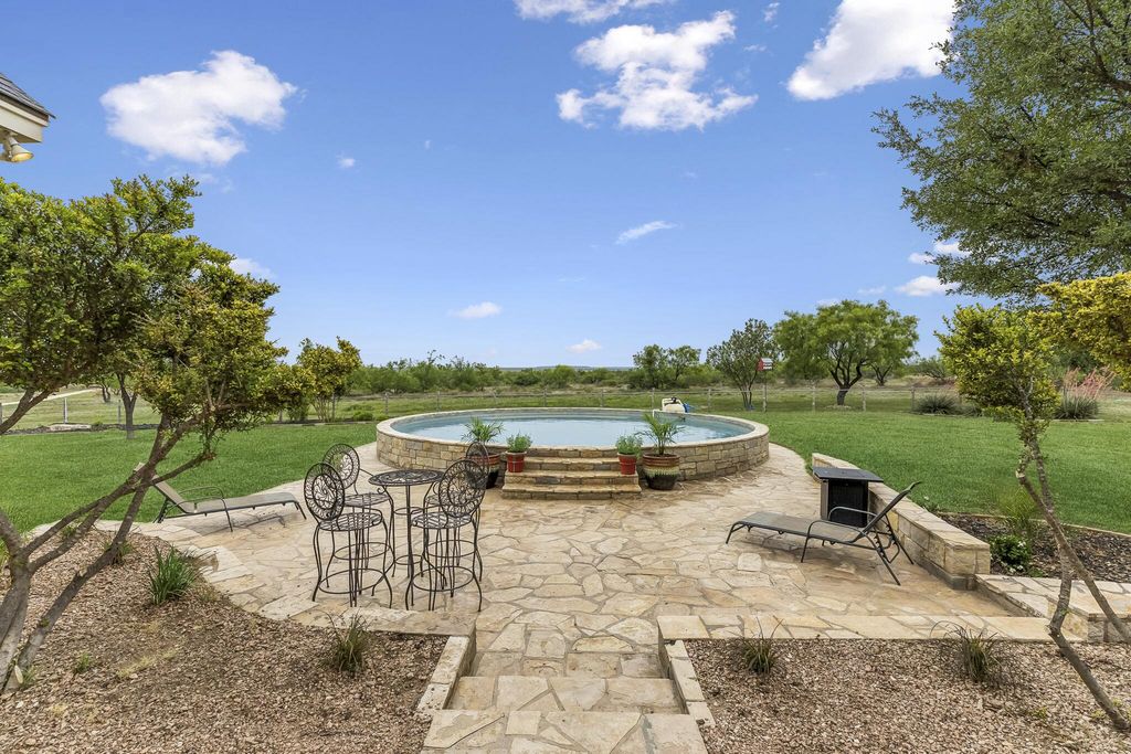 Image 5 of property listing at 15901 Fm 2402, Paint Rock, TX 76866