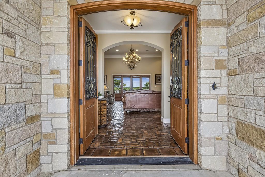 Image 7 of property listing at 15901 Fm 2402, Paint Rock, TX 76866
