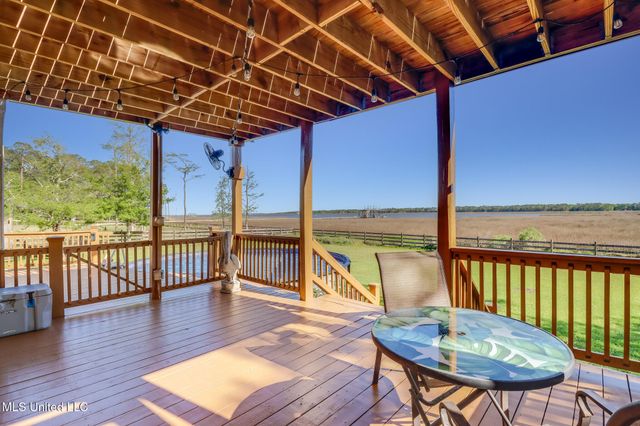 6105 Mary Mahoney Drive, Ocean Springs, MS 39564