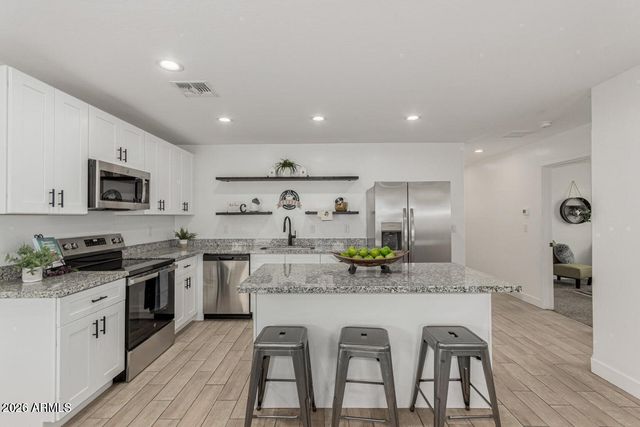 1934 E CARVER Drive, Phoenix, AZ 85040