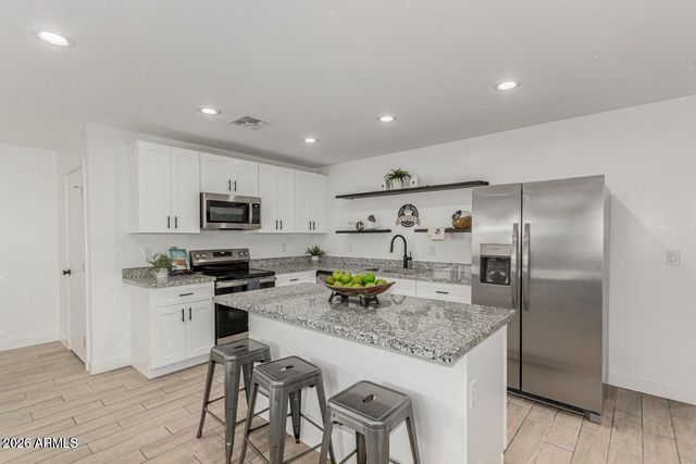 1934 E CARVER Drive, Phoenix, AZ 85040