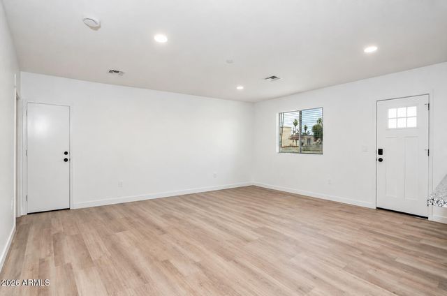 1934 E CARVER Drive, Phoenix, AZ 85040