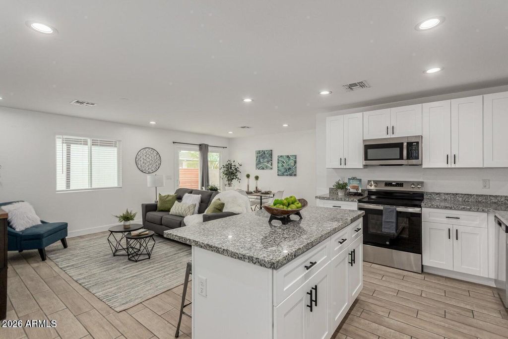 1934 E CARVER Drive, Phoenix, AZ 85040