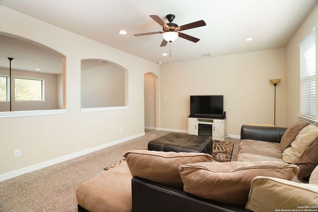 228 Comanche, Cibolo, TX 78108