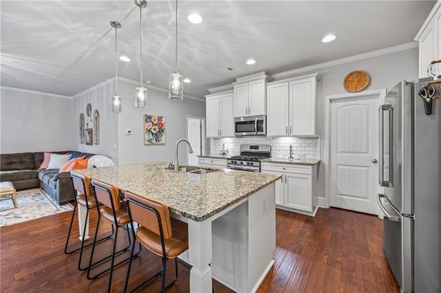 6520 Crosscreek Lane, Flowery Branch, GA 30542