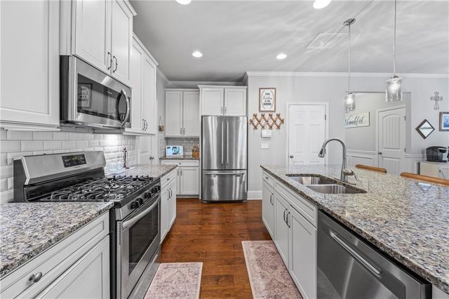 6520 Crosscreek Lane, Flowery Branch, GA 30542