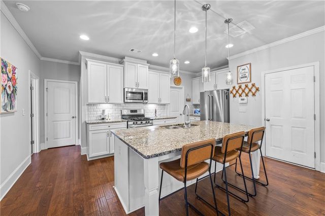 6520 Crosscreek Lane, Flowery Branch, GA 30542