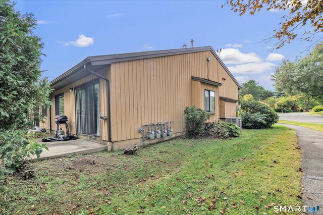 419 Asbury Ridge 419, Shelton, CT 06484