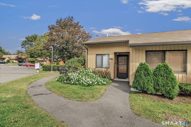 419 Asbury Ridge 419, Shelton, CT 06484