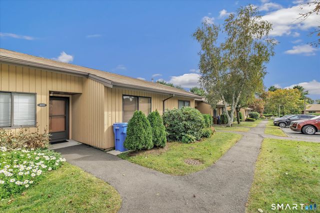 419 Asbury Ridge 419, Shelton, CT 06484